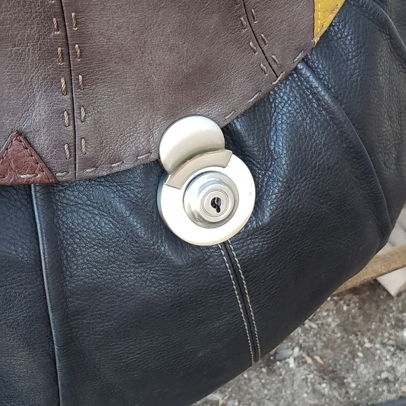 - Ellington Leather‎ Hobo Bag - Picture 9 of 10